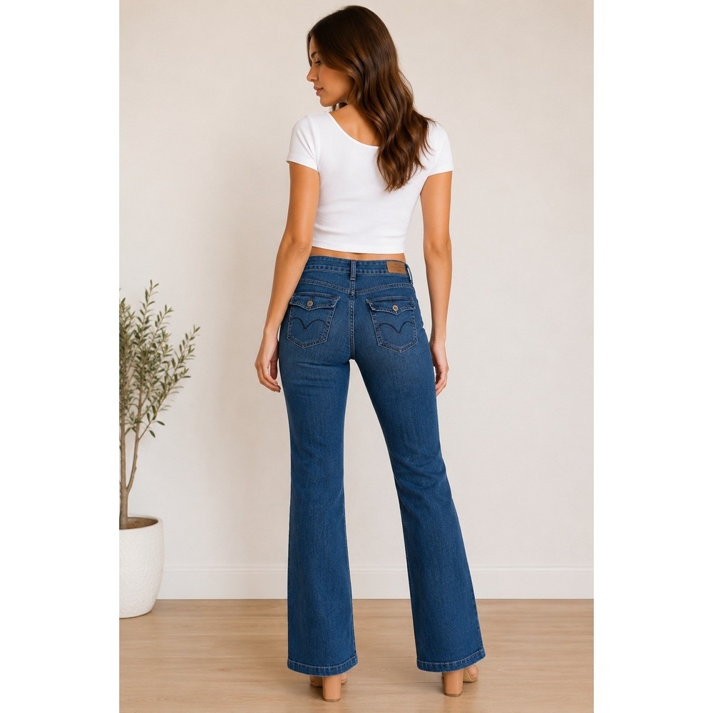 Levis Demi Curve Classic Flare Jeans Med Wash Mid Rise Sz6 28x32 Flap Pocket EUC